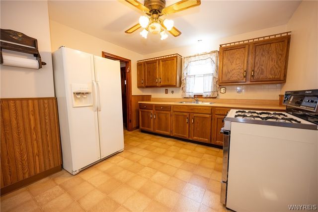 44 Warren Avenue, West Seneca, NY 14224