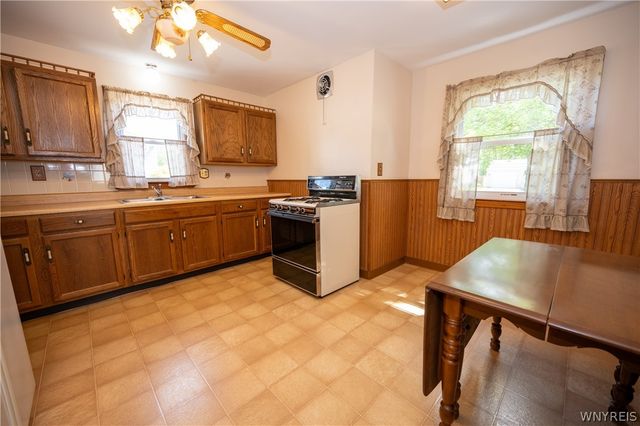 44 Warren Avenue, West Seneca, NY 14224