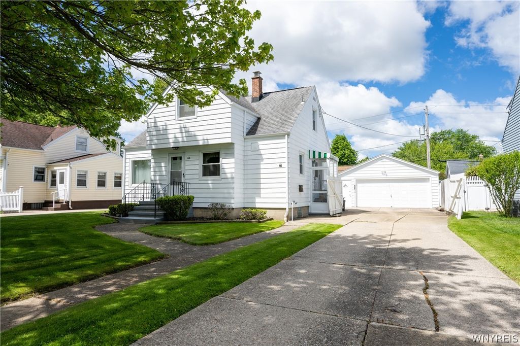 44 Warren Avenue, West Seneca, NY 14224