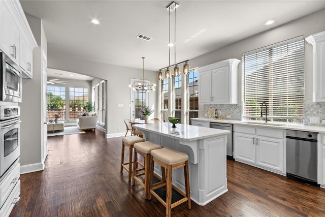 632 Duke Saxony Drive, Lewisville, TX 75056