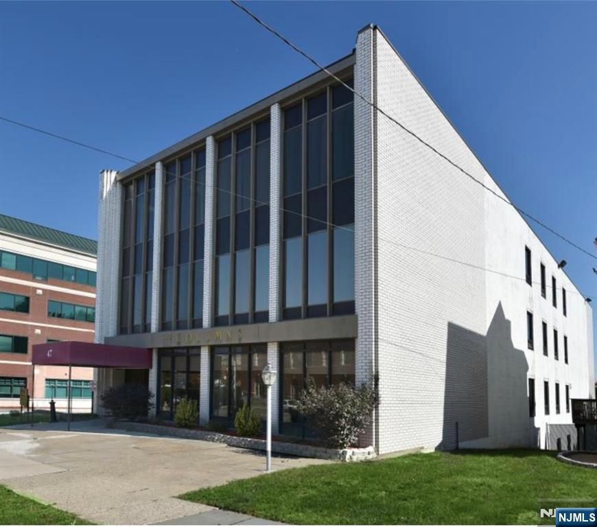 47 Orient 1d, Rutherford, NJ 07070