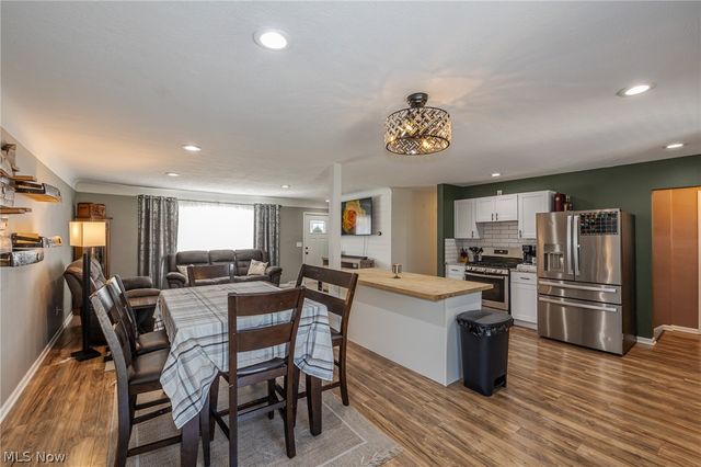 8320 Craigleigh Drive, Parma, OH 44129