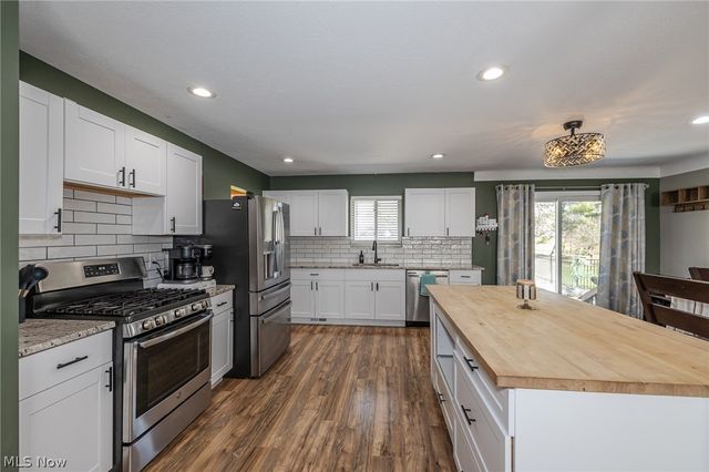 8320 Craigleigh Drive, Parma, OH 44129