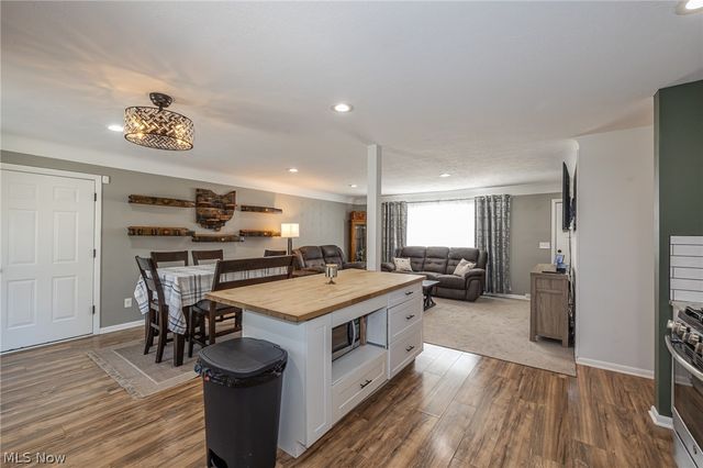 8320 Craigleigh Drive, Parma, OH 44129