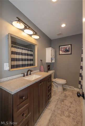 8320 Craigleigh Drive, Parma, OH 44129