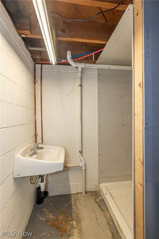 8320 Craigleigh Drive, Parma, OH 44129