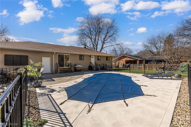 8320 Craigleigh Drive, Parma, OH 44129