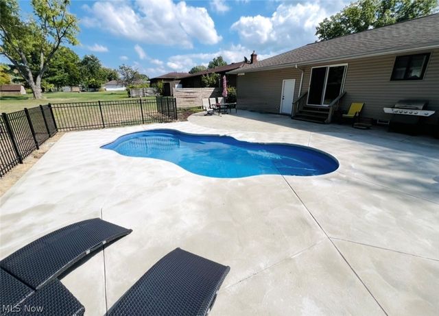 8320 Craigleigh Drive, Parma, OH 44129