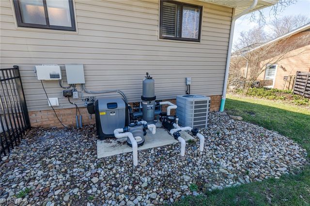 8320 Craigleigh Drive, Parma, OH 44129