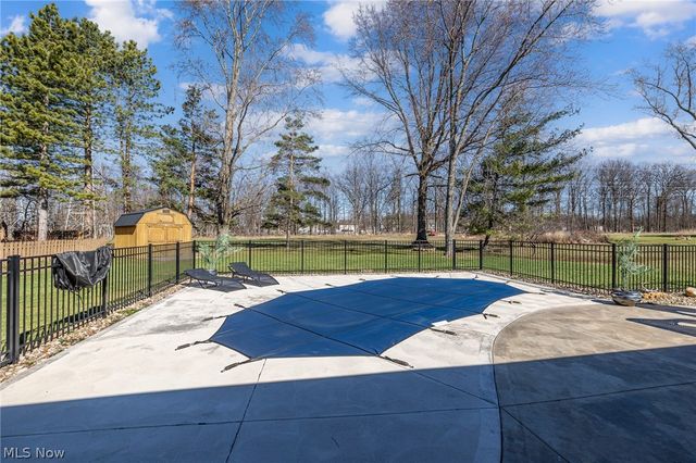 8320 Craigleigh Drive, Parma, OH 44129