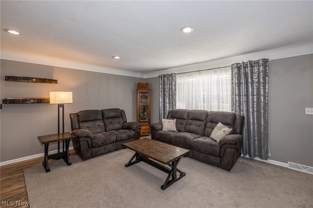 8320 Craigleigh Drive, Parma, OH 44129