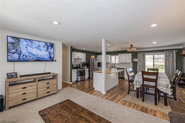 8320 Craigleigh Drive, Parma, OH 44129