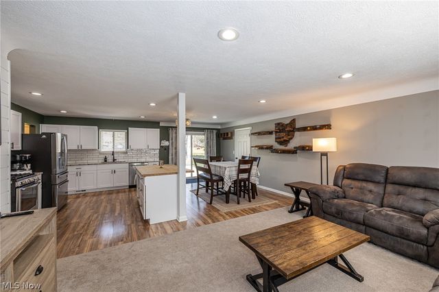 8320 Craigleigh Drive, Parma, OH 44129