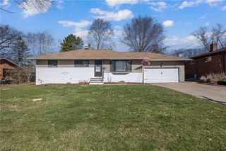 8320 Craigleigh Drive, Parma, OH 44129