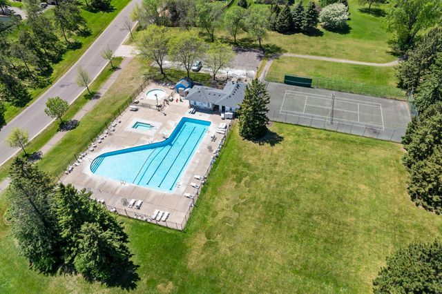 8923 Highland Bay, Woodbury, MN 55125