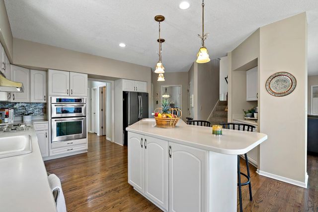 8923 Highland Bay, Woodbury, MN 55125