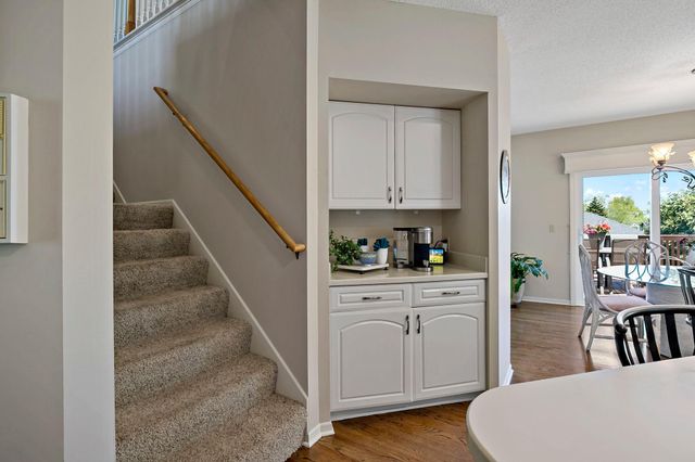 8923 Highland Bay, Woodbury, MN 55125