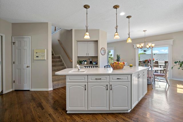 8923 Highland Bay, Woodbury, MN 55125