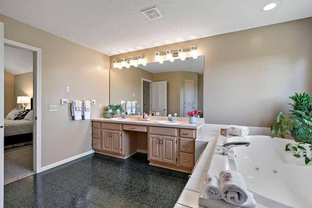 8923 Highland Bay, Woodbury, MN 55125