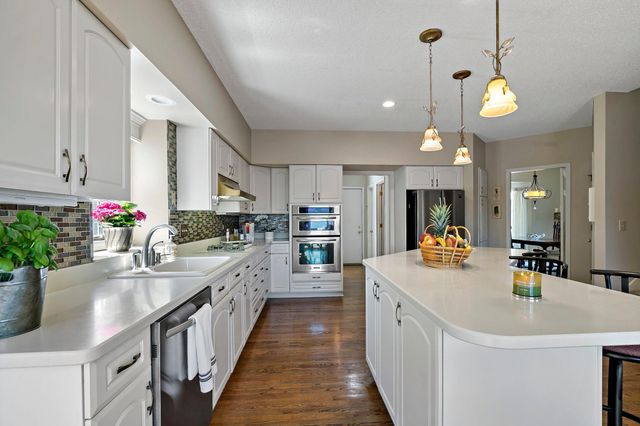 8923 Highland Bay, Woodbury, MN 55125