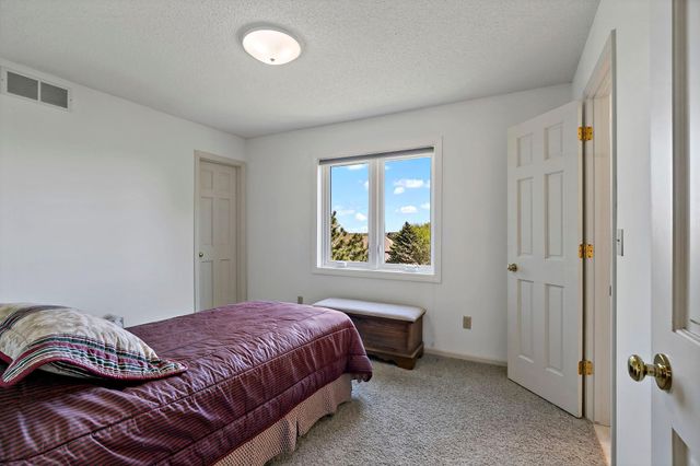 8923 Highland Bay, Woodbury, MN 55125