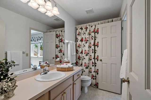 8923 Highland Bay, Woodbury, MN 55125