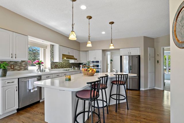 8923 Highland Bay, Woodbury, MN 55125