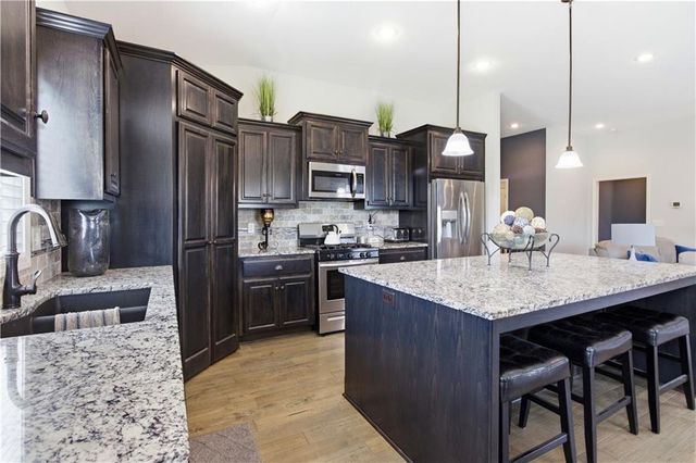 16989 S Heatherwood Street, Olathe, KS 66062