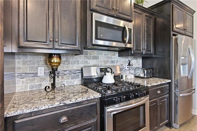 16989 S Heatherwood Street, Olathe, KS 66062
