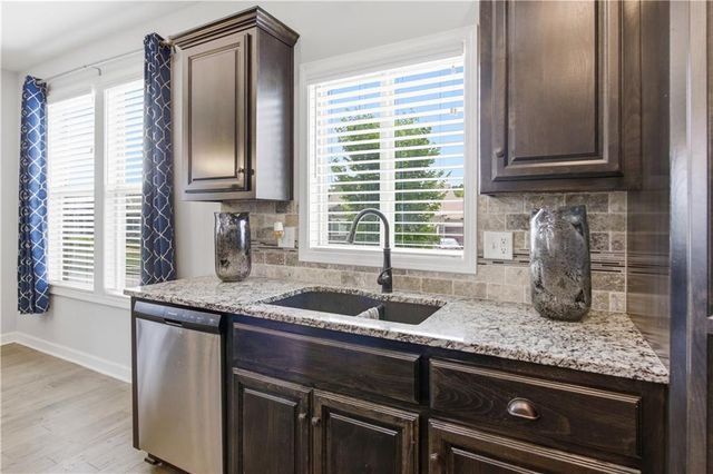 16989 S Heatherwood Street, Olathe, KS 66062