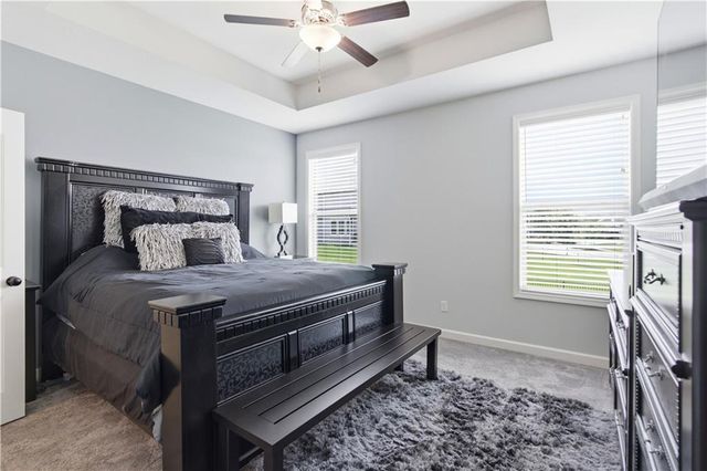 16989 S Heatherwood Street, Olathe, KS 66062