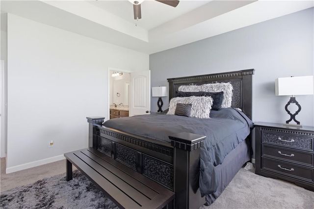 16989 S Heatherwood Street, Olathe, KS 66062