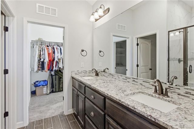 16989 S Heatherwood Street, Olathe, KS 66062