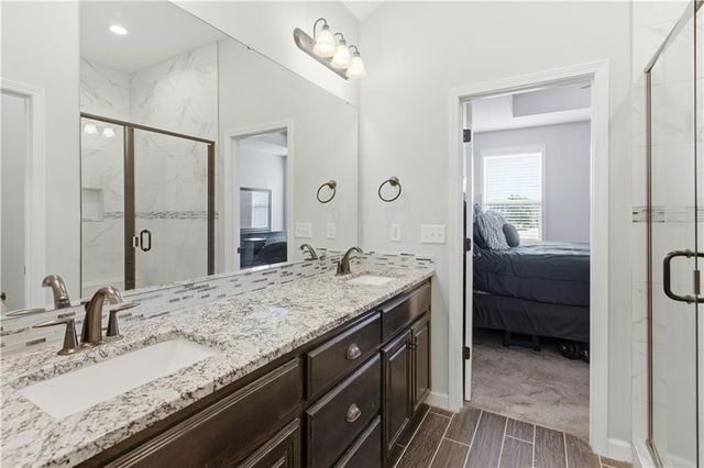 16989 S Heatherwood Street, Olathe, KS 66062