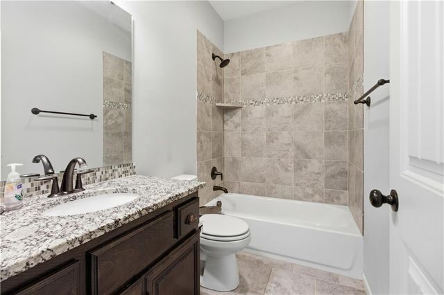 16989 S Heatherwood Street, Olathe, KS 66062