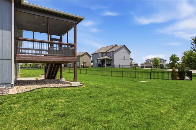 16989 S Heatherwood Street, Olathe, KS 66062