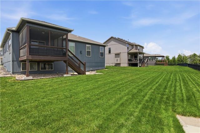 16989 S Heatherwood Street, Olathe, KS 66062