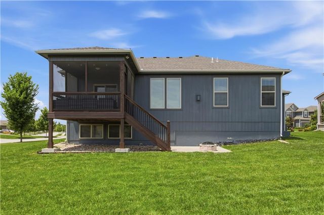 16989 S Heatherwood Street, Olathe, KS 66062