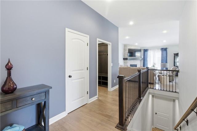 16989 S Heatherwood Street, Olathe, KS 66062