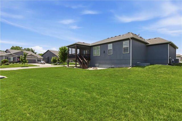 16989 S Heatherwood Street, Olathe, KS 66062