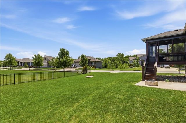 16989 S Heatherwood Street, Olathe, KS 66062