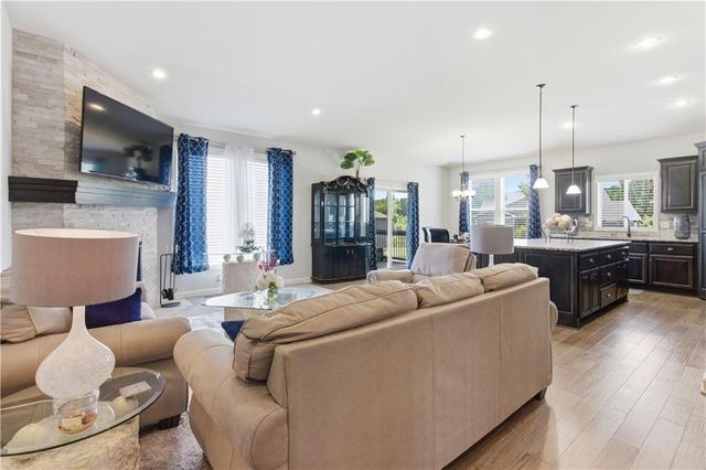 16989 S Heatherwood Street, Olathe, KS 66062