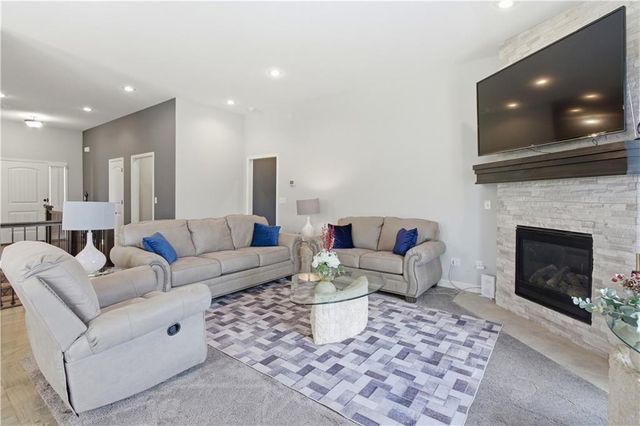 16989 S Heatherwood Street, Olathe, KS 66062