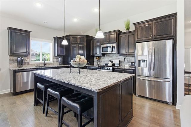 16989 S Heatherwood Street, Olathe, KS 66062