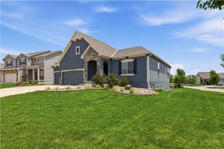 16989 S Heatherwood Street, Olathe, KS 66062