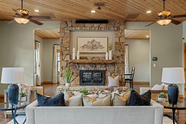 19505 Fm 150 W, Driftwood, TX 78619