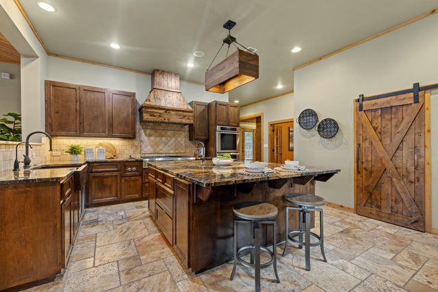 19505 Fm 150 W, Driftwood, TX 78619