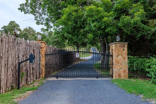 19505 Fm 150 W, Driftwood, TX 78619