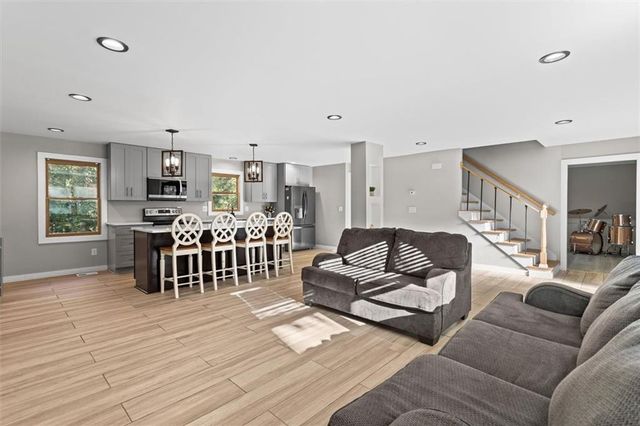 2731 Brackenwood Drive, Snellville, GA 30039