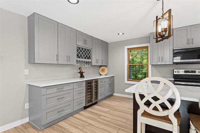 2731 Brackenwood Drive, Snellville, GA 30039